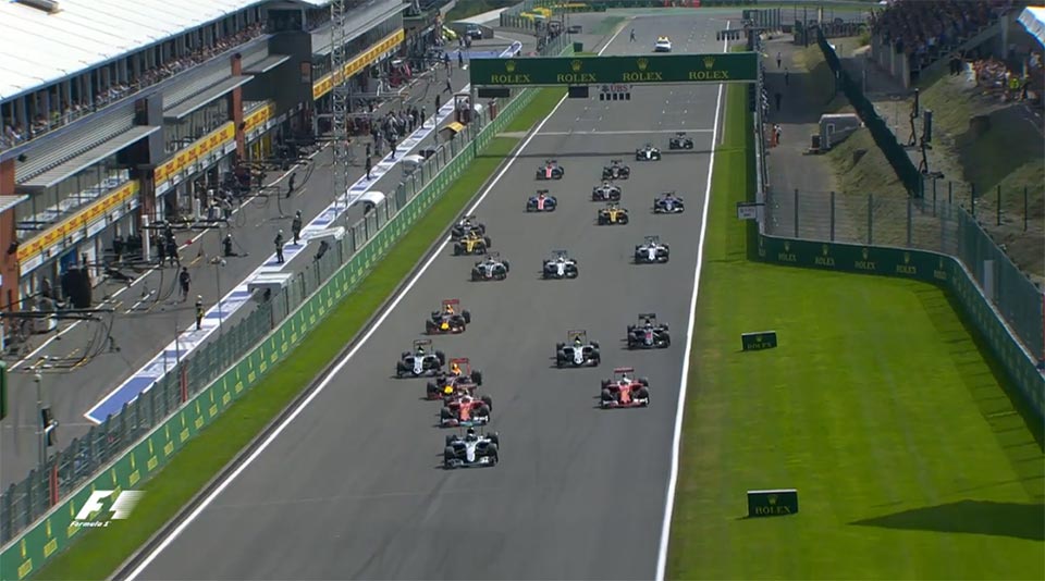 Os dois Ferrari partem melhor que o Red Bull de Max Verstappen...