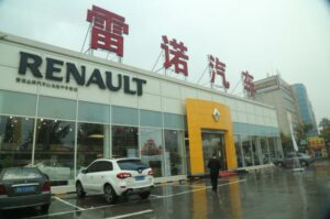 Renault vende “joint venture” na China e concentra-se nos veículos elétricos thumbnail